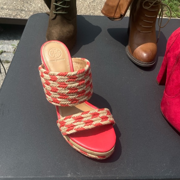 Tory Burch Lola’s Woven Jute & Leather Sandal - Picture 4 of 6